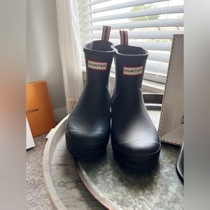 Hunter short rain booties, grey blue color. Hardly worn. Size 7 women’s